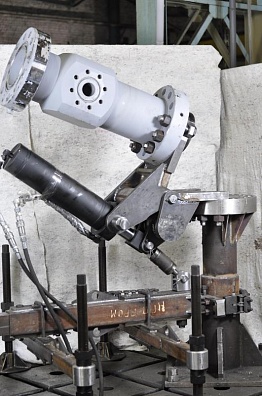 Натаскиватель шарнирный для наведения запорной компоновки на фланец крестовины 230х35, НШГ-230х35 (130.00.000)