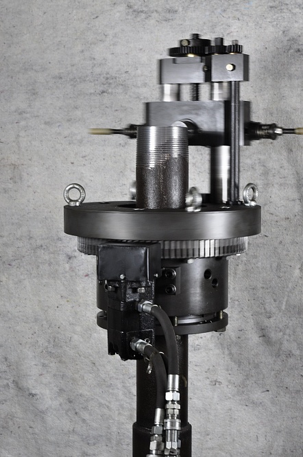 Устройство для нарезания резьбы на обсадных трубах 140-245 УНР-8 МЮ (145.00.000)