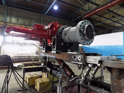 Натаскиватель шарнирный для наведения запорной компоновки на фланец крестовины 350х35 с опорной рамой НШГ-350х35 (134.00.000)