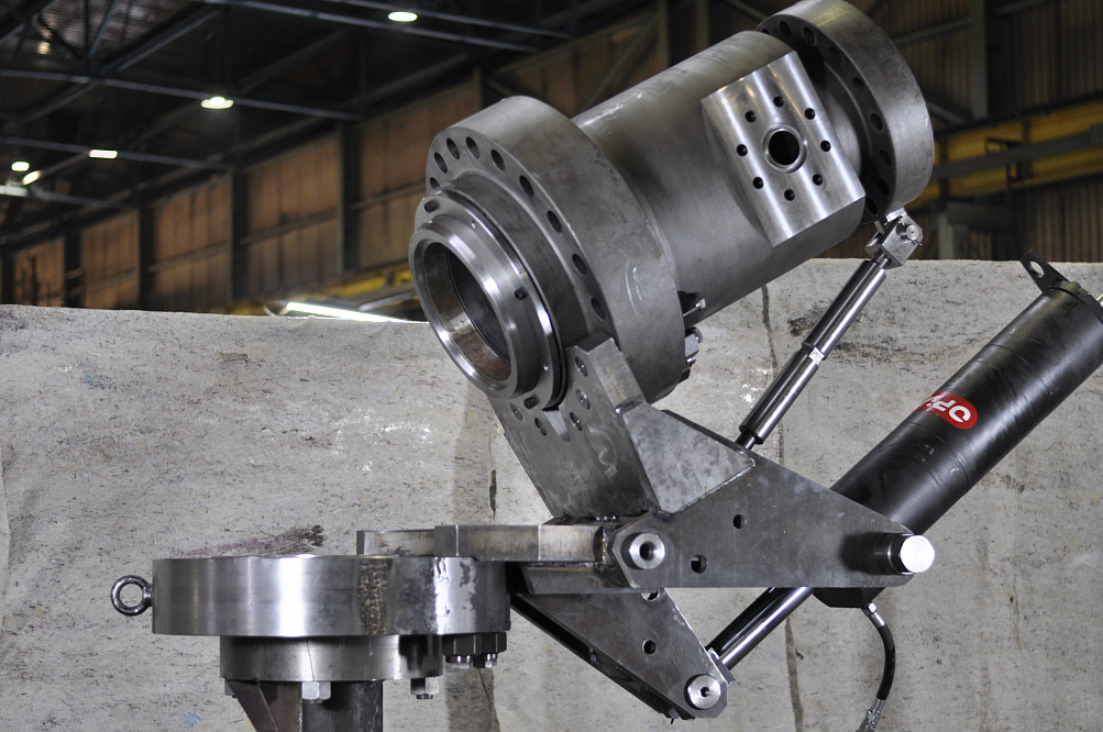 Натаскиватель шарнирный для наведения запорной компоновки на фланец крестовины 350х70  НШГ-350х70