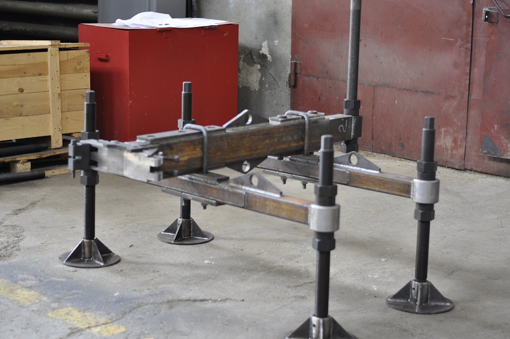 Натаскиватель шарнирный для наведения запорной компоновки на фланец крестовины НШГ-280х35 (131.00.000)