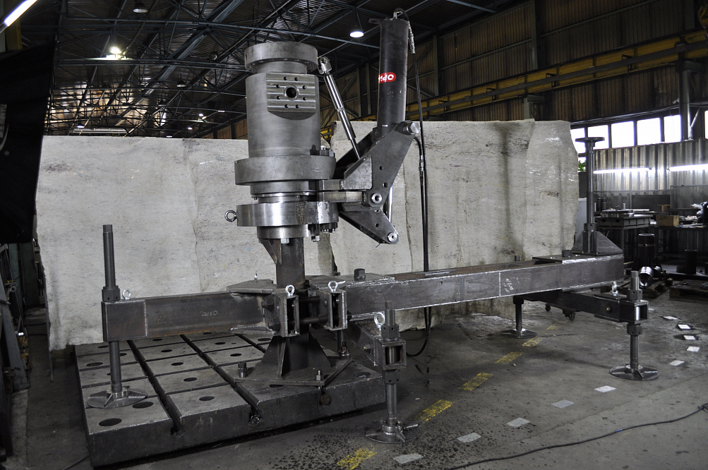 Натаскиватель шарнирный для наведения запорной компоновки на фланец крестовины 350х70  НШГ-350х70