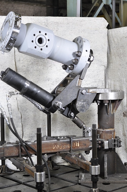 Натаскиватель шарнирный для наведения запорной компоновки на фланец крестовины 280х21/35 НШГ-280х21/35 (131.00.000)