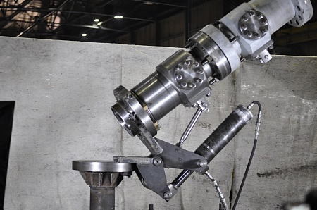 Натаскиватель шарнирный для наведения запорной компоновки на фланец крестовины 280х21/35 НШГ-280х21/35 (131.00.000)