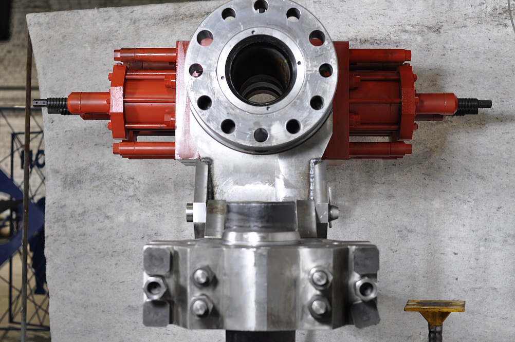 Шарнирный Натаскиватель для наведения запорной компоновки на обсадные трубы  Ø168, Ø178 И Ø194  НШОТ-168-194х70 (154.00.000)