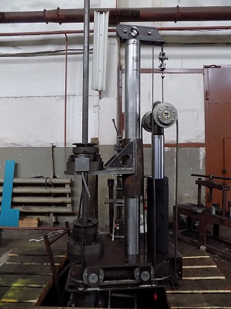 Устройство для спуска труб под давлением СПШ-3 (132.00.000)