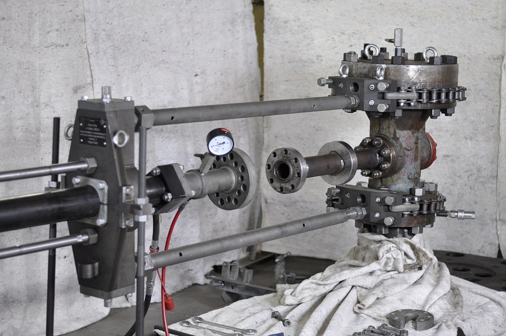 Установка для смены боковых задвижек под давлением  УСЗД-Г-50/65х21 (120.00.000)