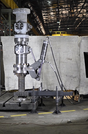 Натаскиватель шарнирный для наведения запорной компоновки на фланец крестовины 280х21/35 НШГ-280х21/35 (131.00.000)