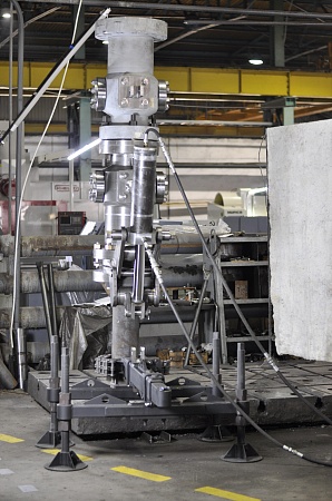 Натаскиватель шарнирный для наведения запорной компоновки на фланец крестовины 280х21/35 НШГ-280х21/35 (131.00.000)