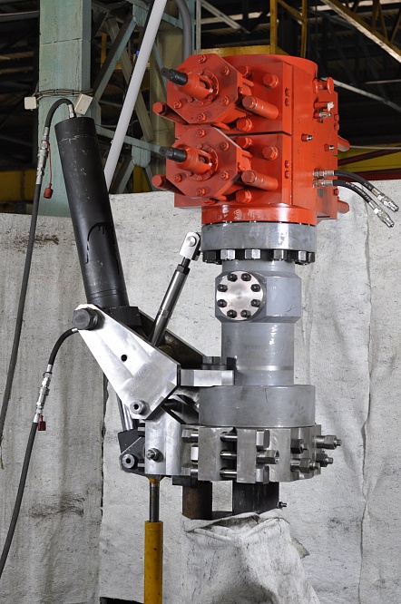 Шарнирный Натаскиватель для наведения запорной компоновки на обсадные трубы  Ø168, Ø178 И Ø194  НШОТ-168-194х70 (154.00.000)