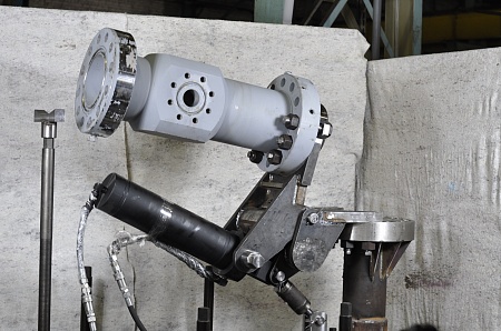 Натаскиватель шарнирный для наведения запорной компоновки на фланец крестовины  230х21/35  НШГ-230х21/35 с рамой (130.00.000)