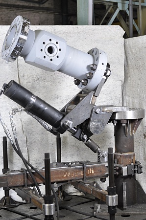 Натаскиватель шарнирный для наведения запорной компоновки на фланец крестовины 280х21/35 НШГ-280х21/35 (131.00.000)