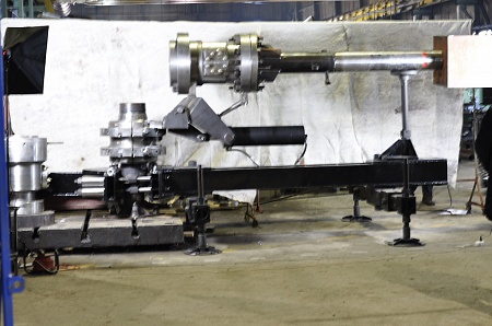 Натаскиватель Шарнирный с гидроприводом для наведения запорной компоновки на обсадные трубы  НШОТ 299-340х35 с рамой (136.00.000)