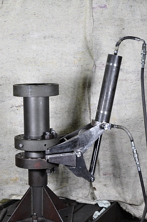 Натаскиватель шарнирный для наведения запорной компоновки на фланец крестовины 180х32 (156х32)НШГ-180х32 (156х32) (060.00.000)