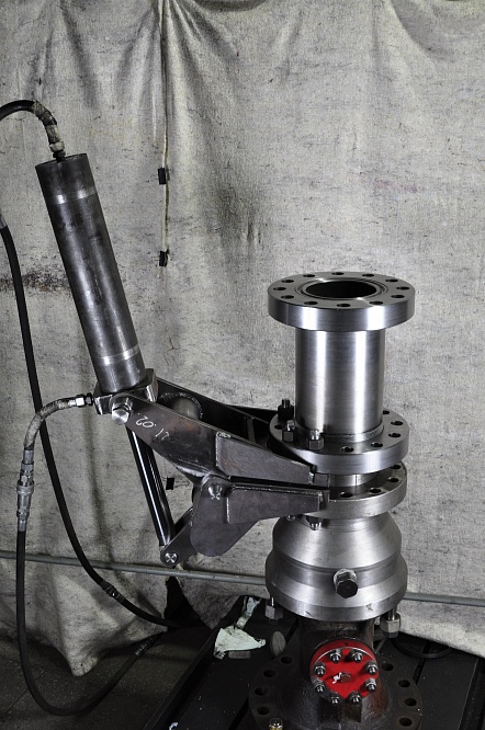 Натаскиватель шарнирный для наведения запорной компоновки на фланец крестовины 180х14  НШГ-180х14 (099.00.000)