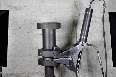 Натаскиватель шарнирный для наведения запорной компоновки на фланец крестовины НШГ-180х21 (021.00.000)