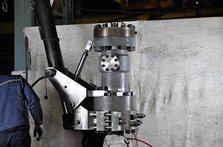 Шарнирный Натаскиватель для наведения запорной компоновки на обсадные трубы  Ø168, Ø178 И Ø194  НШОТ-168-194х70 (154.00.000)