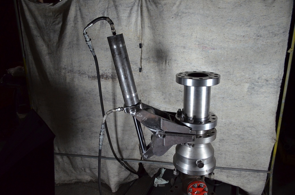 Натаскиватель шарнирный для наведения запорной компоновки на фланец крестовины 180х14  НШГ-180х14 (099.00.000)