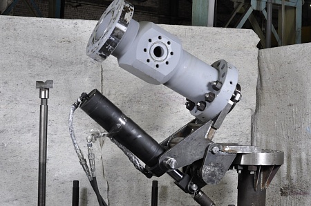 Натаскиватель шарнирный для наведения запорной компоновки на фланец крестовины  230х21/35  НШГ-230х21/35 с рамой (130.00.000)