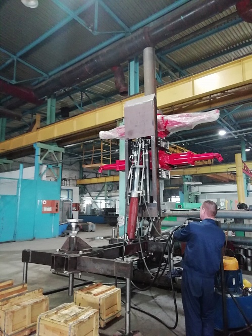 Натаскиватель шарнирный для наведения запорной компоновки на фланец крестовины 350х35 с опорной рамой НШГ-350х35 (134.00.000)